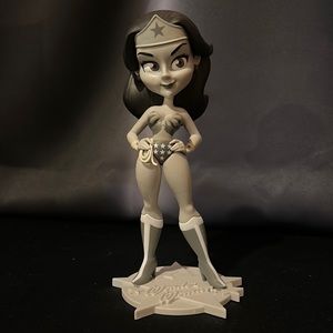 Fan Expo exclusive Linda Carter/Wonder Woman Dc Comics vinyl figure